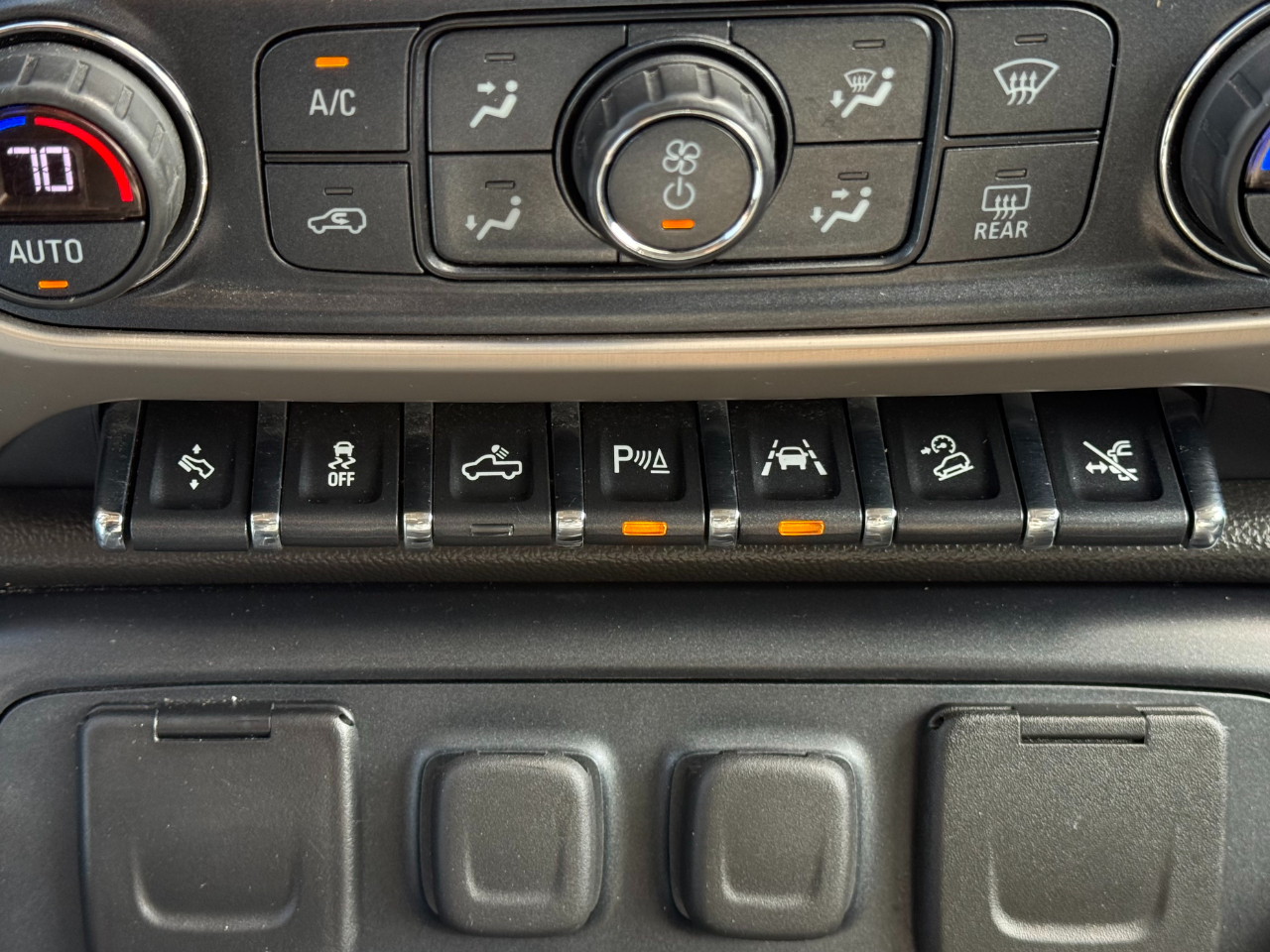 GMC Sierra 1500 4WD Crew Cab 143.5" Denali 2017