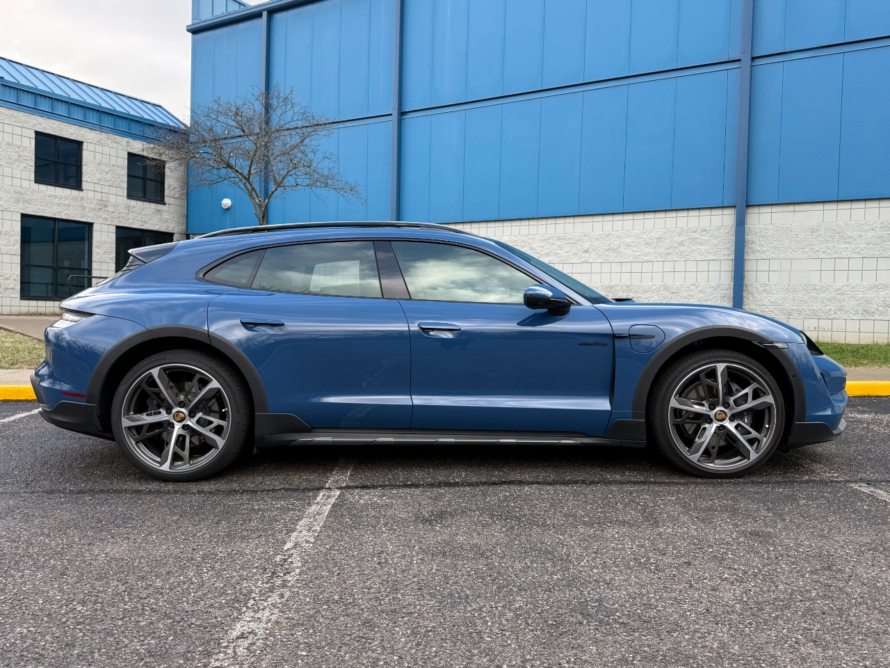 Porsche Taycan 4 Cross Turismo AWD 2021