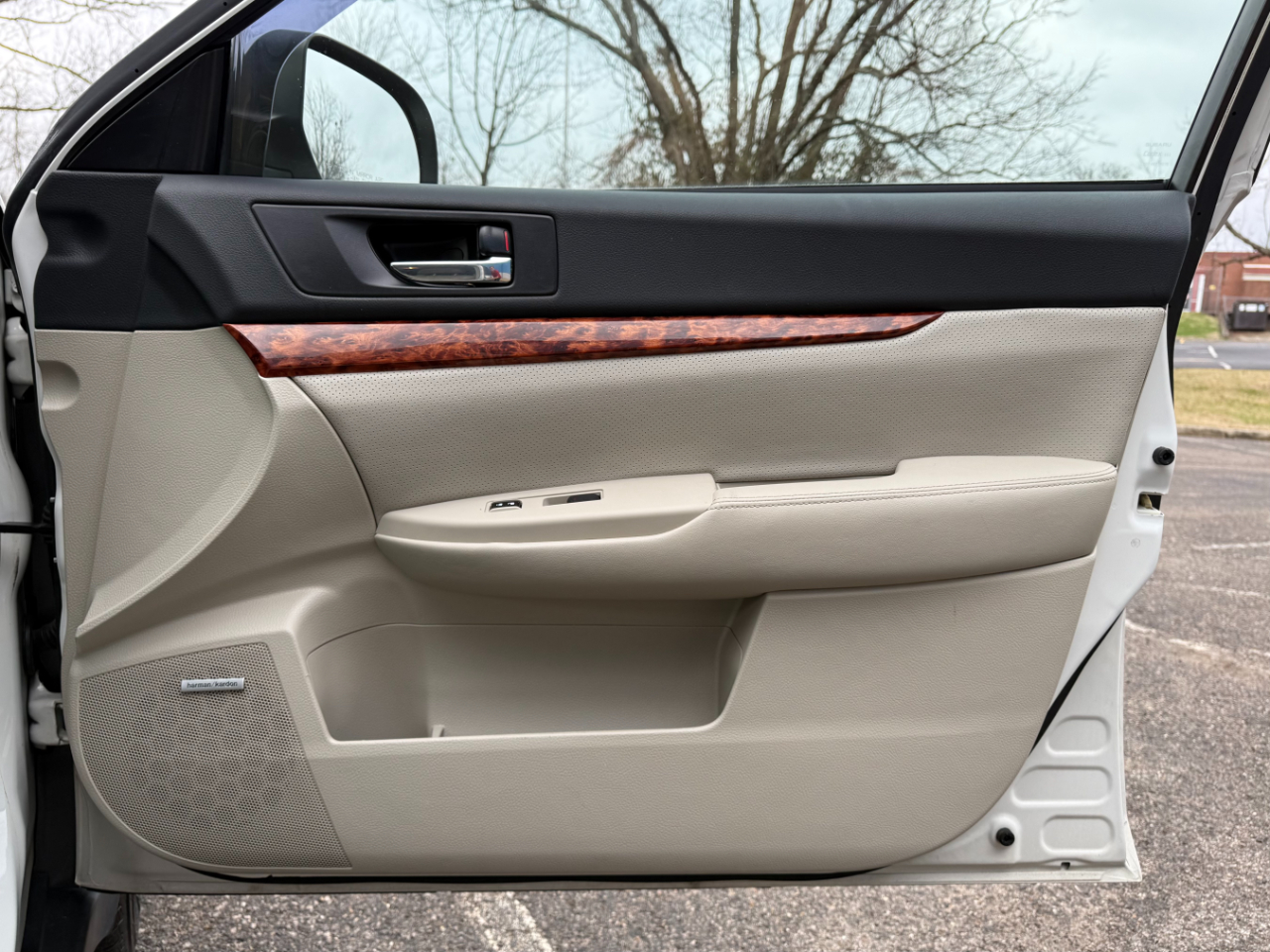 Subaru Outback 4dr Wgn H4 Auto 2.5i Limited 2012