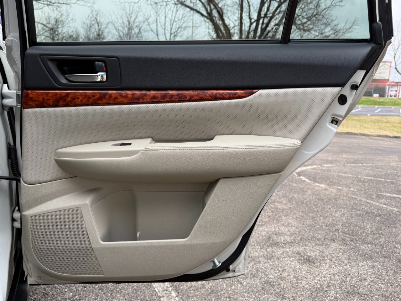 Subaru Outback 4dr Wgn H4 Auto 2.5i Limited 2012