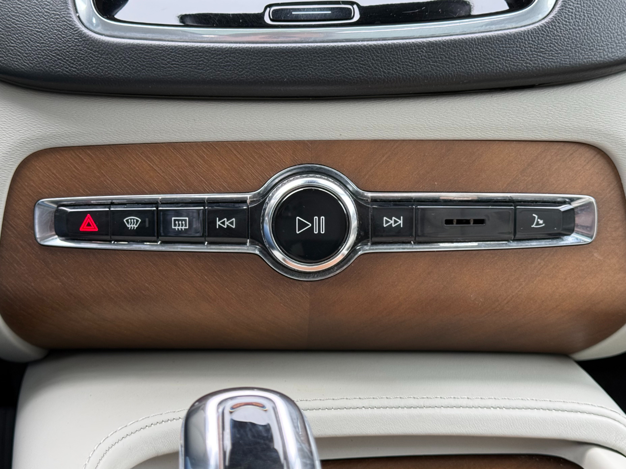 Volvo XC90 T8 eAWD Plug-In Hybrid 7-Passenger Inscription 2017