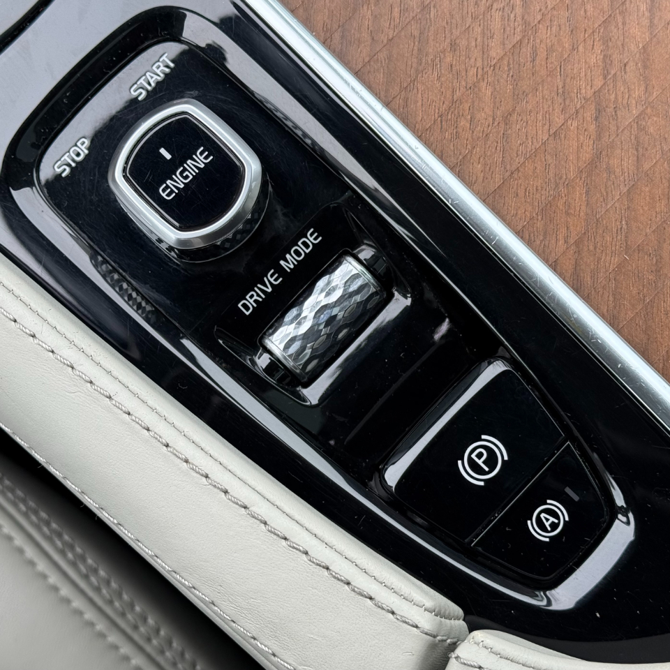 Volvo XC90 T8 eAWD Plug-In Hybrid 7-Passenger Inscription 2017