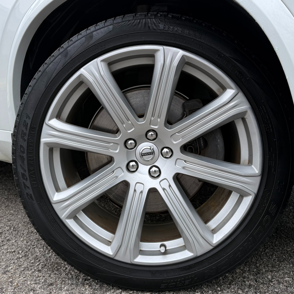 Volvo XC90 T8 eAWD Plug-In Hybrid 7-Passenger Inscription 2017