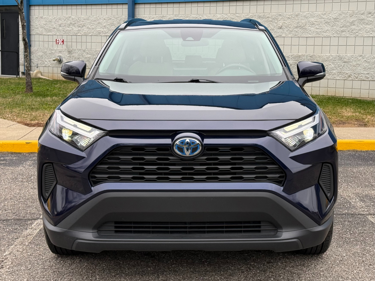 Toyota RAV4 Hybrid XLE AWD (Natl) 2023