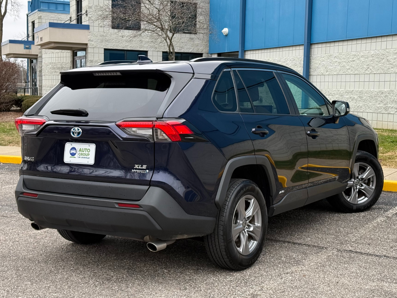 Toyota RAV4 Hybrid XLE AWD (Natl) 2023
