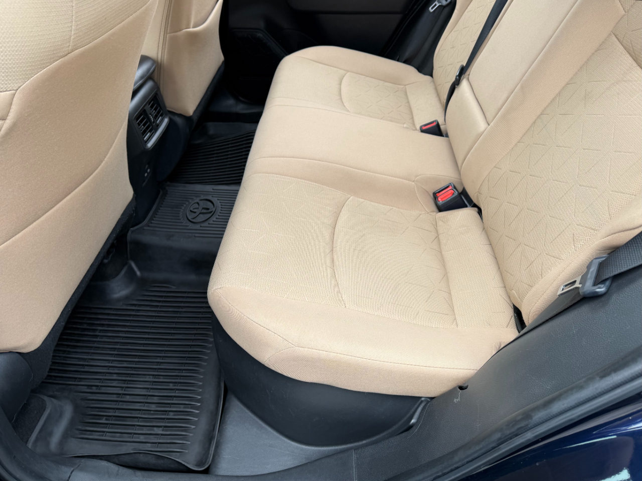 Toyota RAV4 Hybrid XLE AWD (Natl) 2023