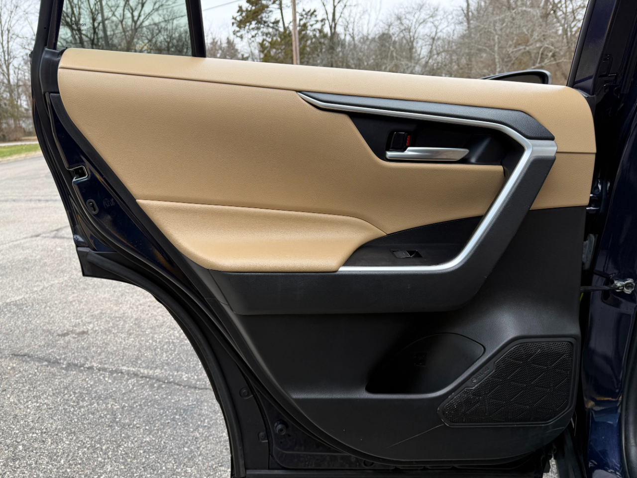 Toyota RAV4 Hybrid XLE AWD (Natl) 2023