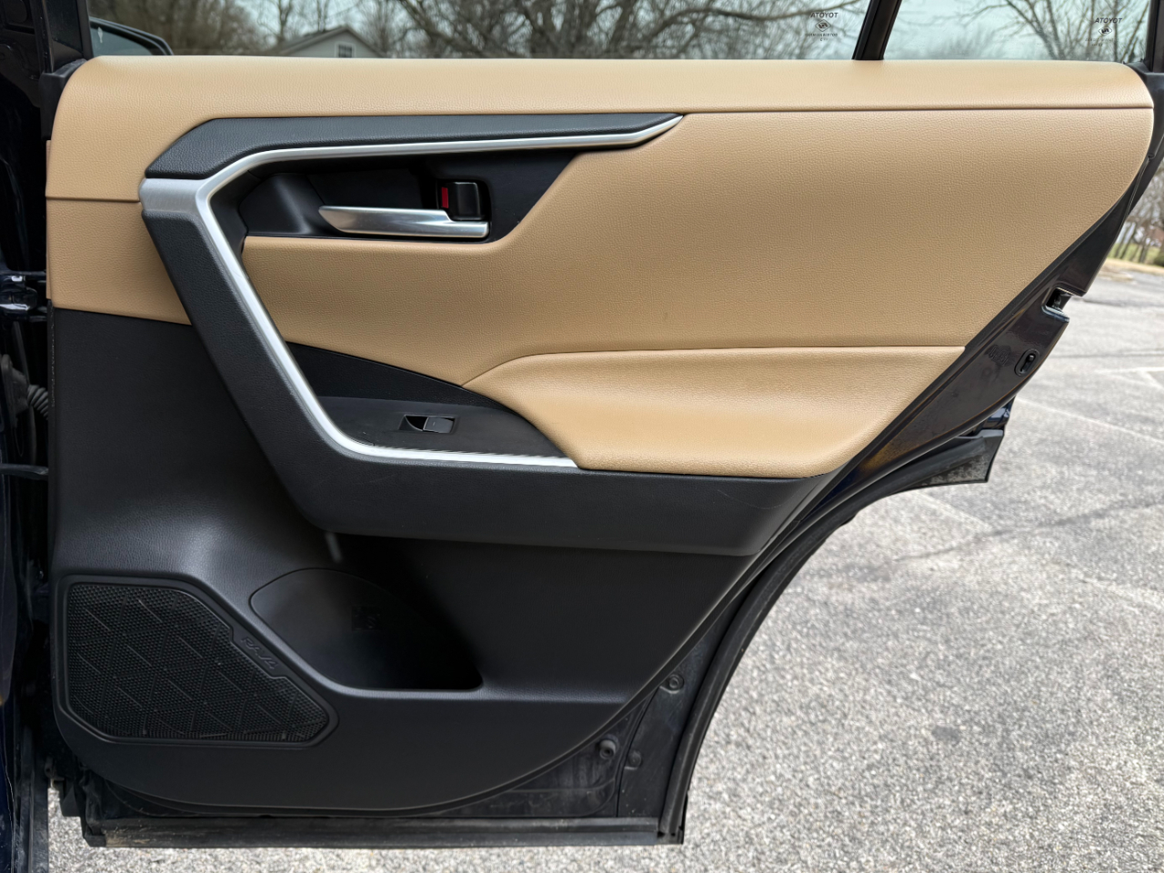 Toyota RAV4 Hybrid XLE AWD (Natl) 2023