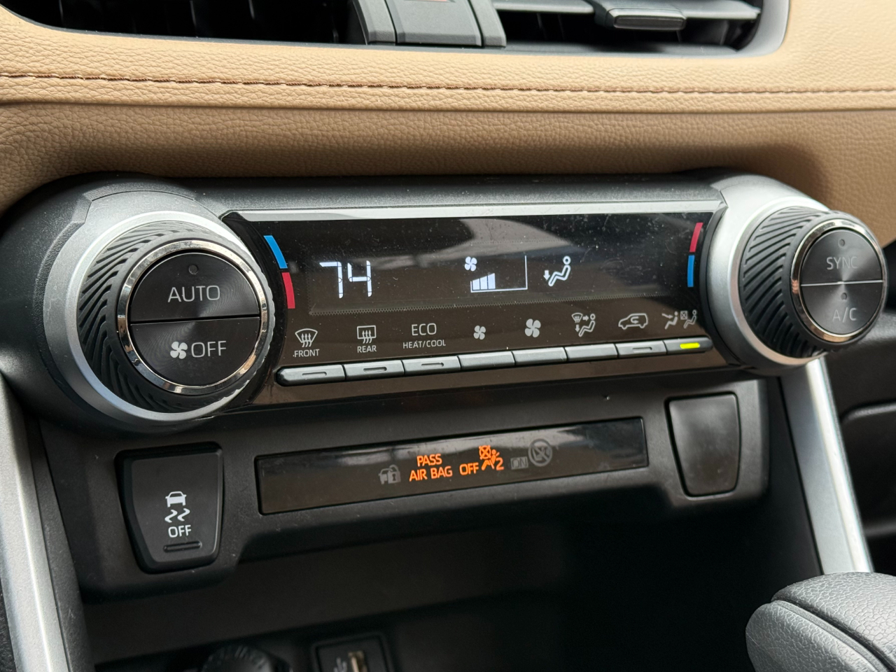 Toyota RAV4 Hybrid XLE AWD (Natl) 2023