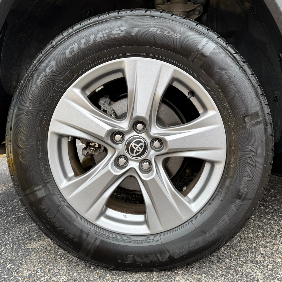 Toyota RAV4 Hybrid XLE AWD (Natl) 2023