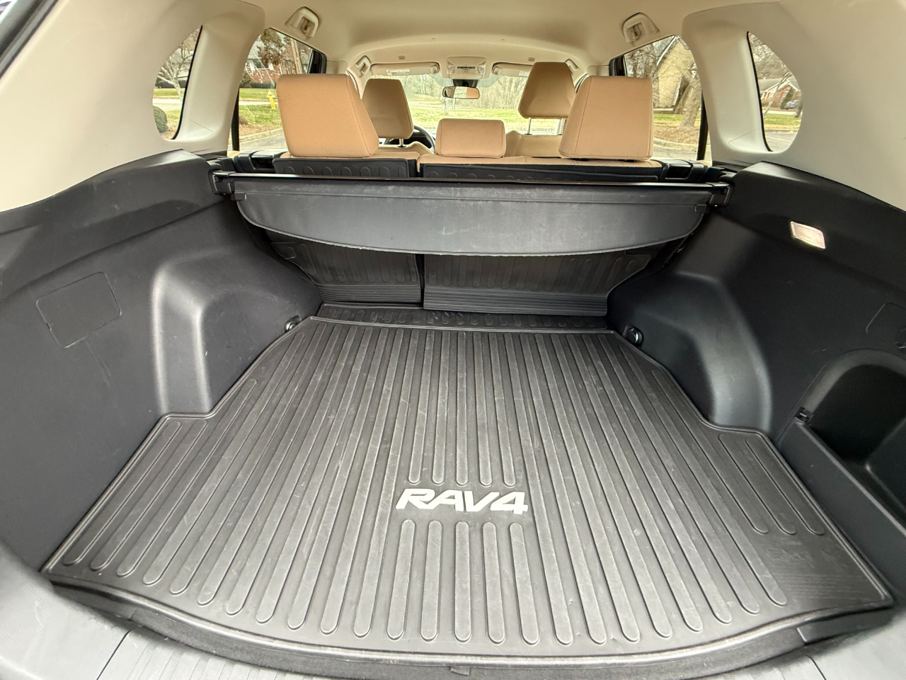 Toyota RAV4 Hybrid XLE AWD (Natl) 2023