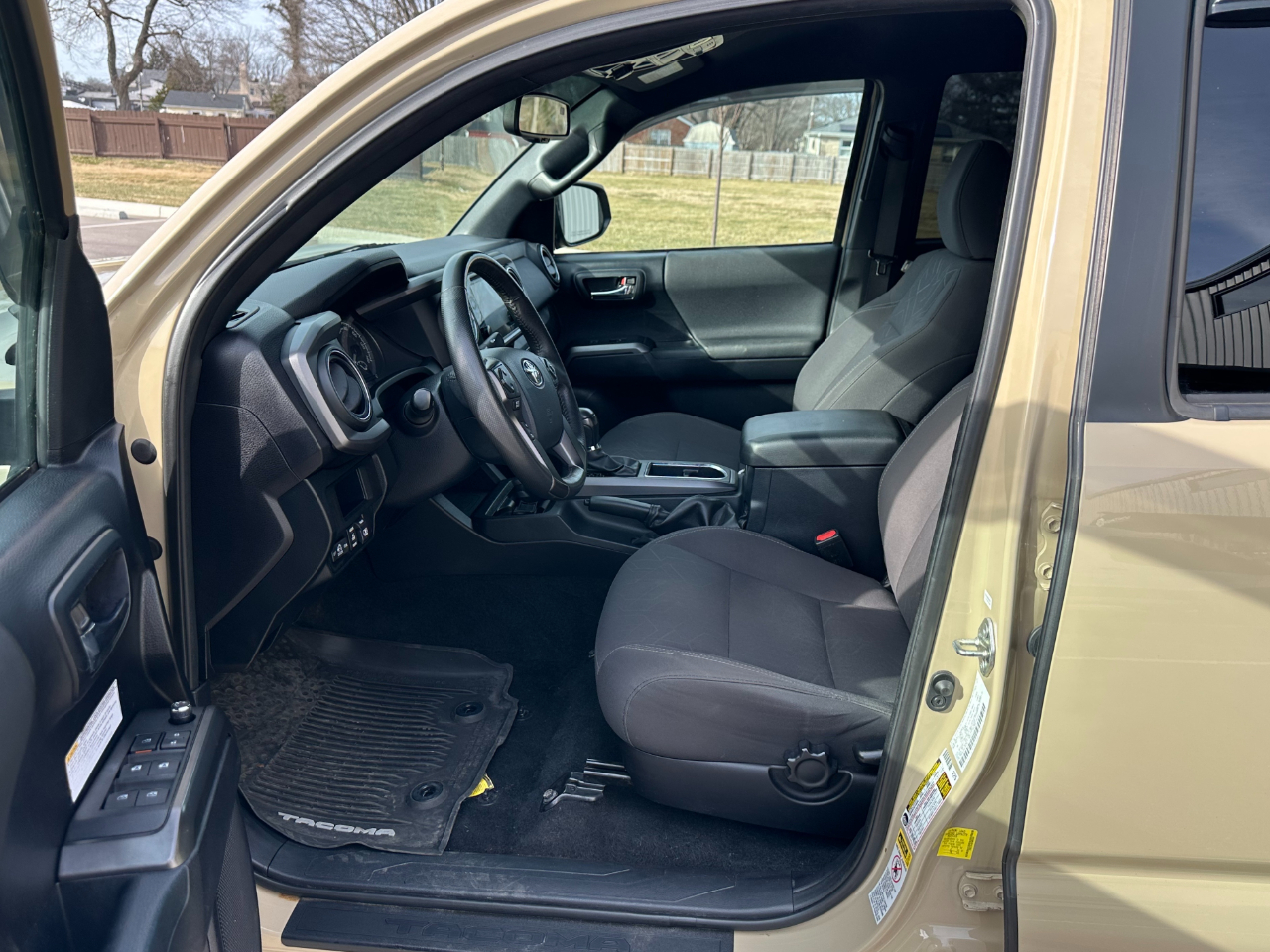 Toyota Tacoma TRD Off Road Double Cab 5' Bed V6 4x4 AT (Natl) 2017