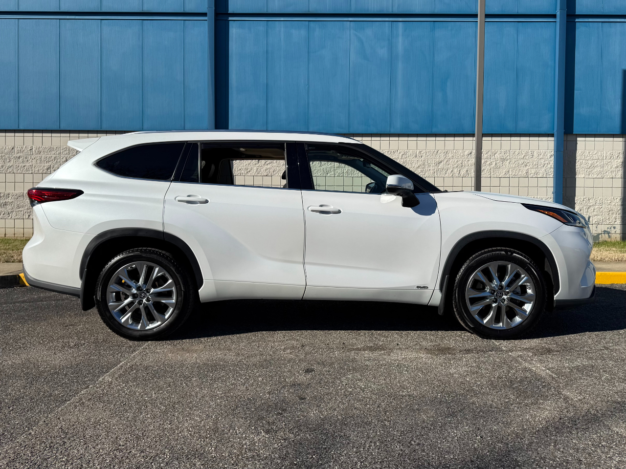 Toyota Highlander Hybrid Limited AWD (Natl) 2023