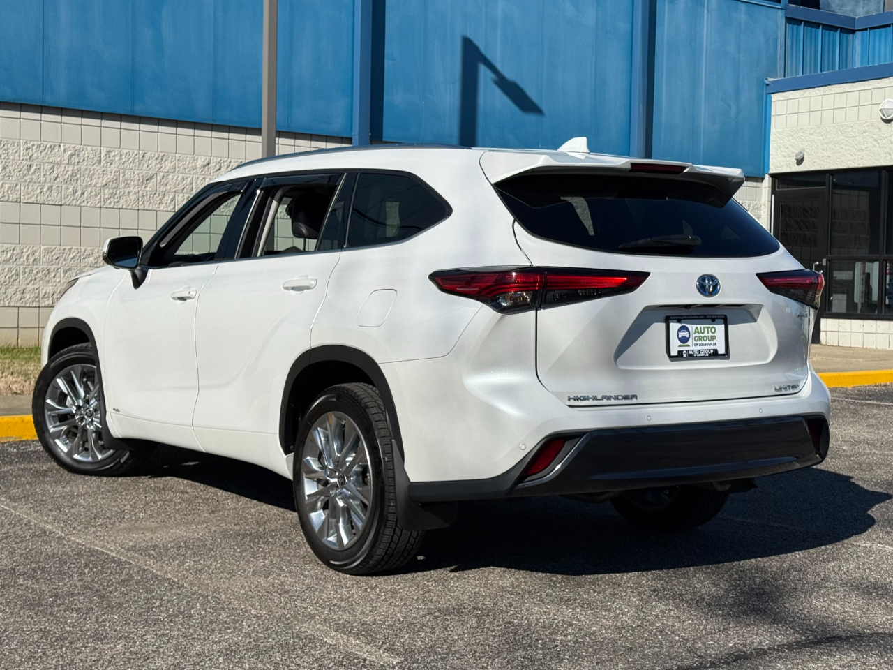 Toyota Highlander Hybrid Limited AWD (Natl) 2023