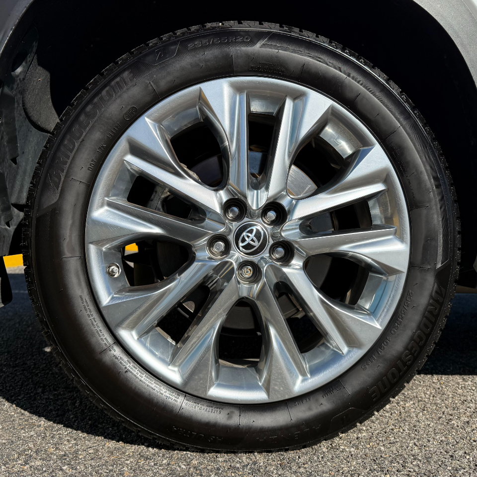 Toyota Highlander Hybrid Limited AWD (Natl) 2023