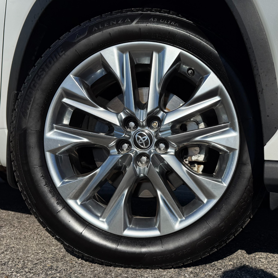 Toyota Highlander Hybrid Limited AWD (Natl) 2023