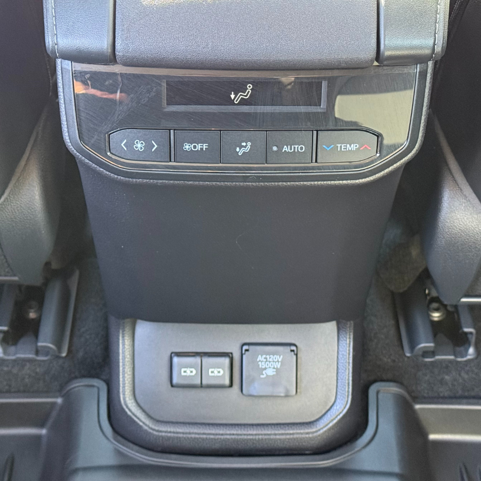 Toyota Highlander Hybrid Limited AWD (Natl) 2023