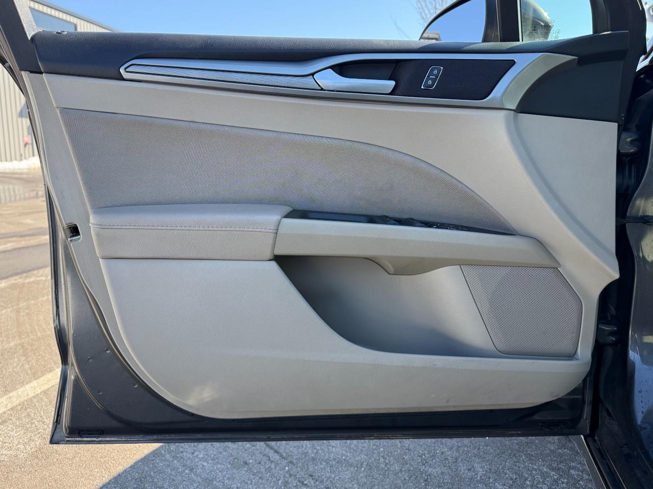 Ford Fusion SE FWD 2020