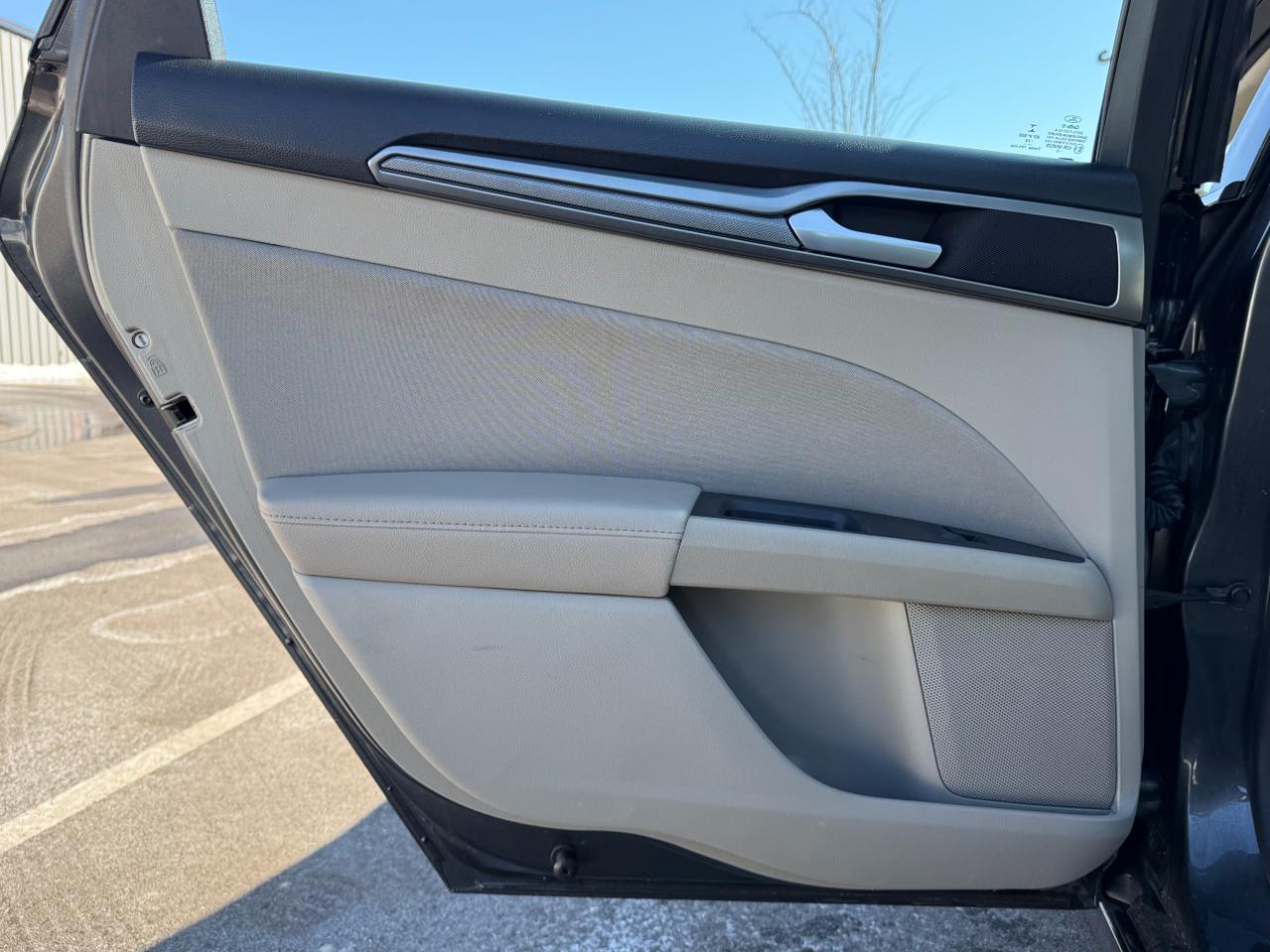 Ford Fusion SE FWD 2020