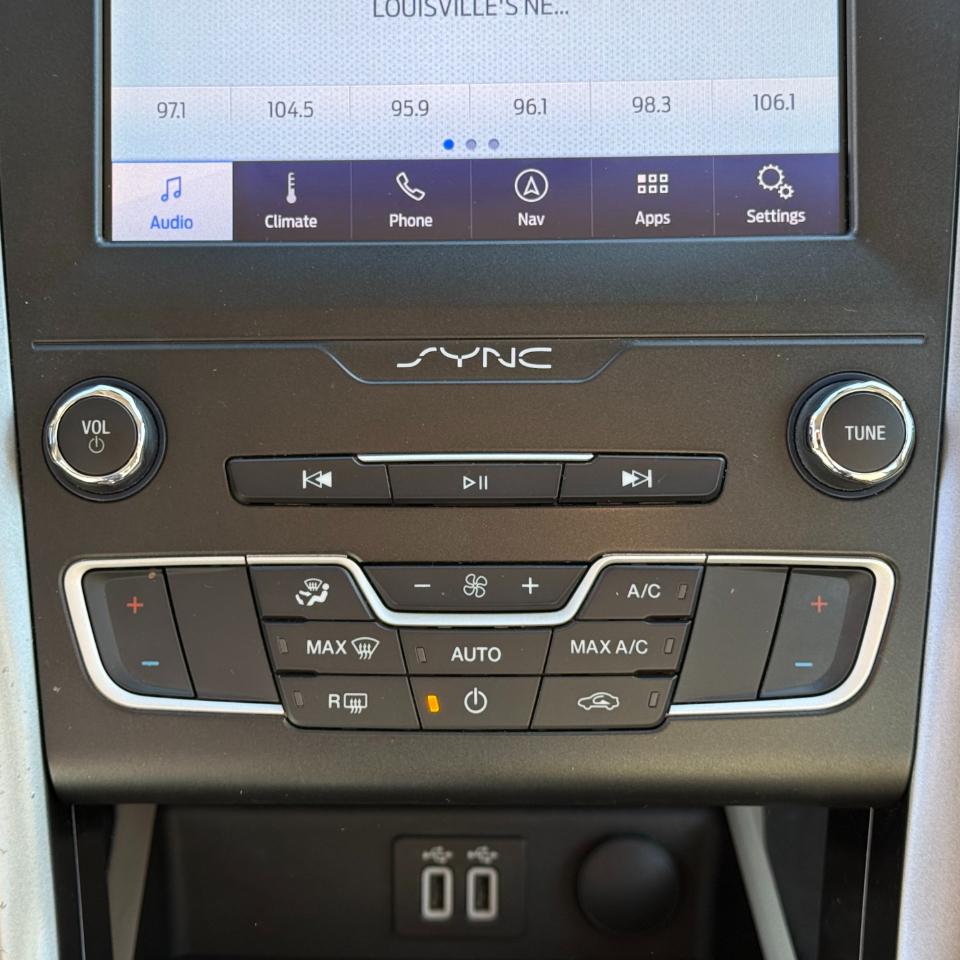 Ford Fusion SE FWD 2020