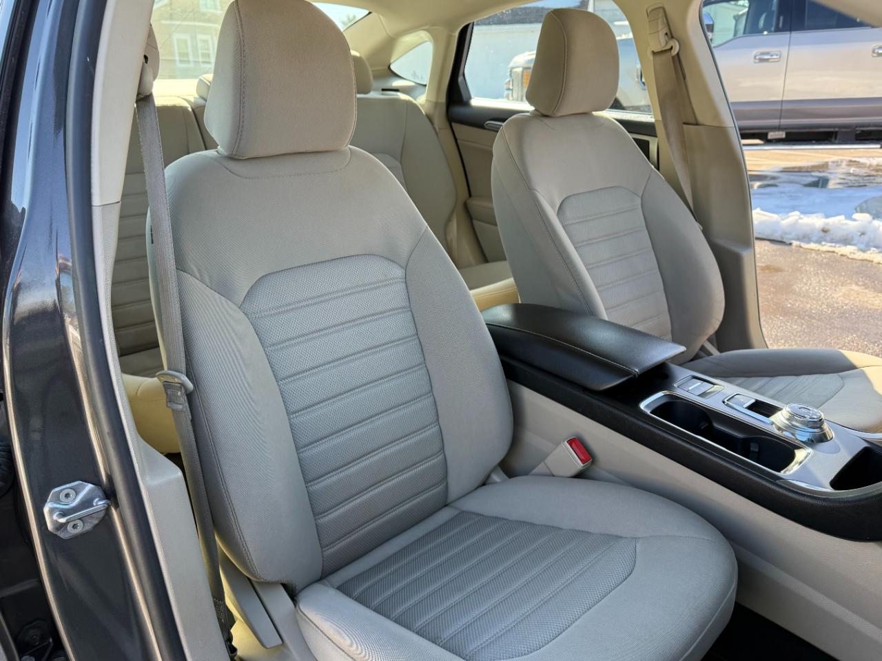 Ford Fusion SE FWD 2020