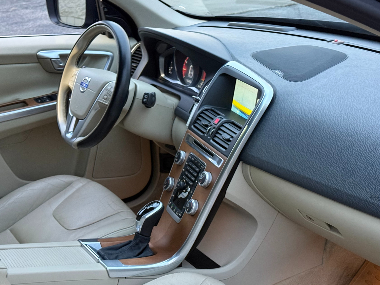 Volvo XC60 2015.5 FWD 4dr T5 Drive-E Platinum 2015