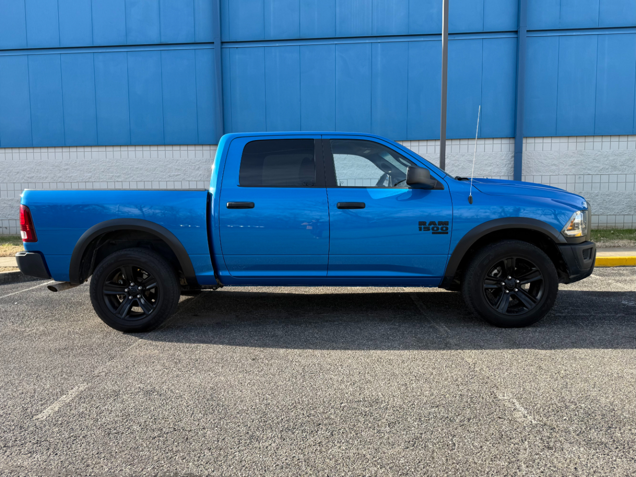 RAM 1500 Classic Warlock 4x4 Crew Cab 5'7" Box 2024