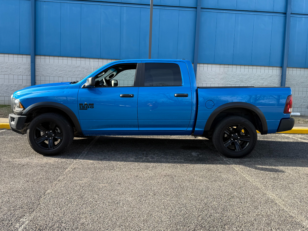 RAM 1500 Classic Warlock 4x4 Crew Cab 5'7" Box 2024