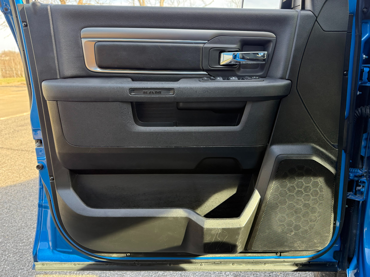 RAM 1500 Classic Warlock 4x4 Crew Cab 5'7" Box 2024