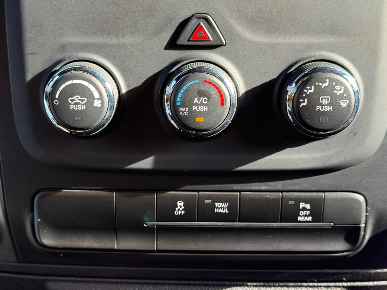 RAM 1500 Classic Warlock 4x4 Crew Cab 5'7" Box 2024