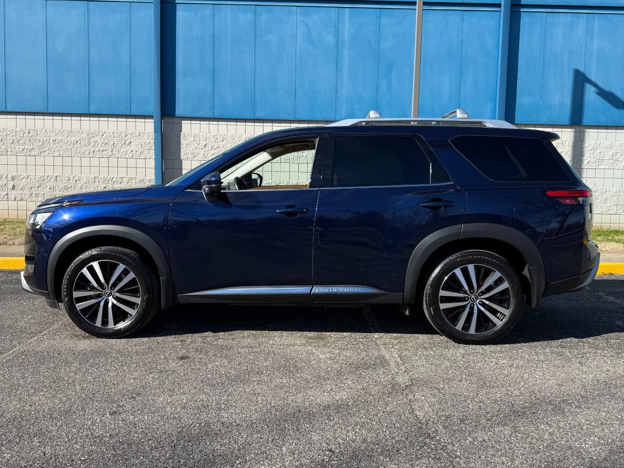 Nissan Pathfinder Platinum 4WD 2024