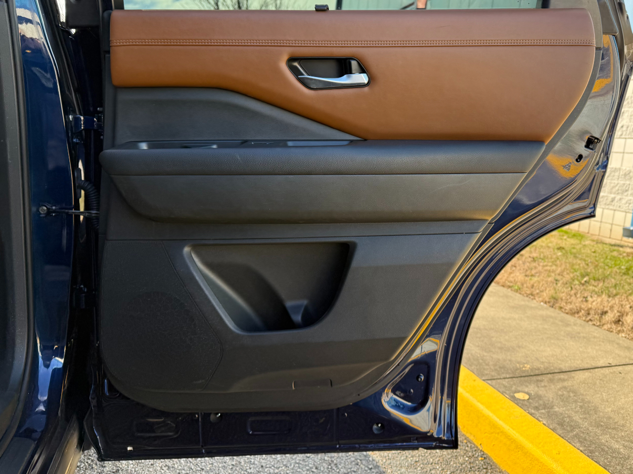 Nissan Pathfinder Platinum 4WD 2024