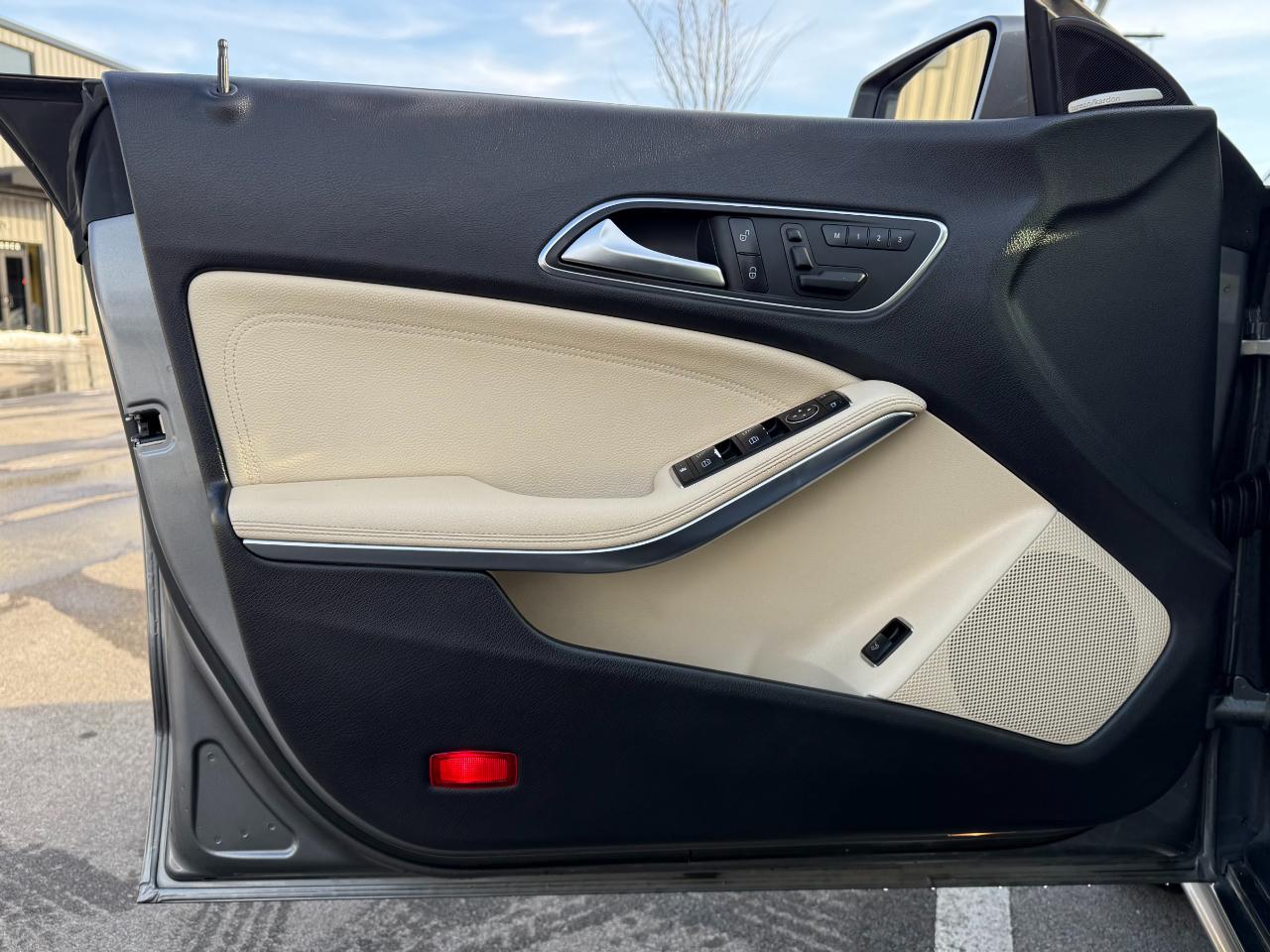 Mercedes-Benz CLA-Class 4dr Sdn CLA 250 FWD 2014