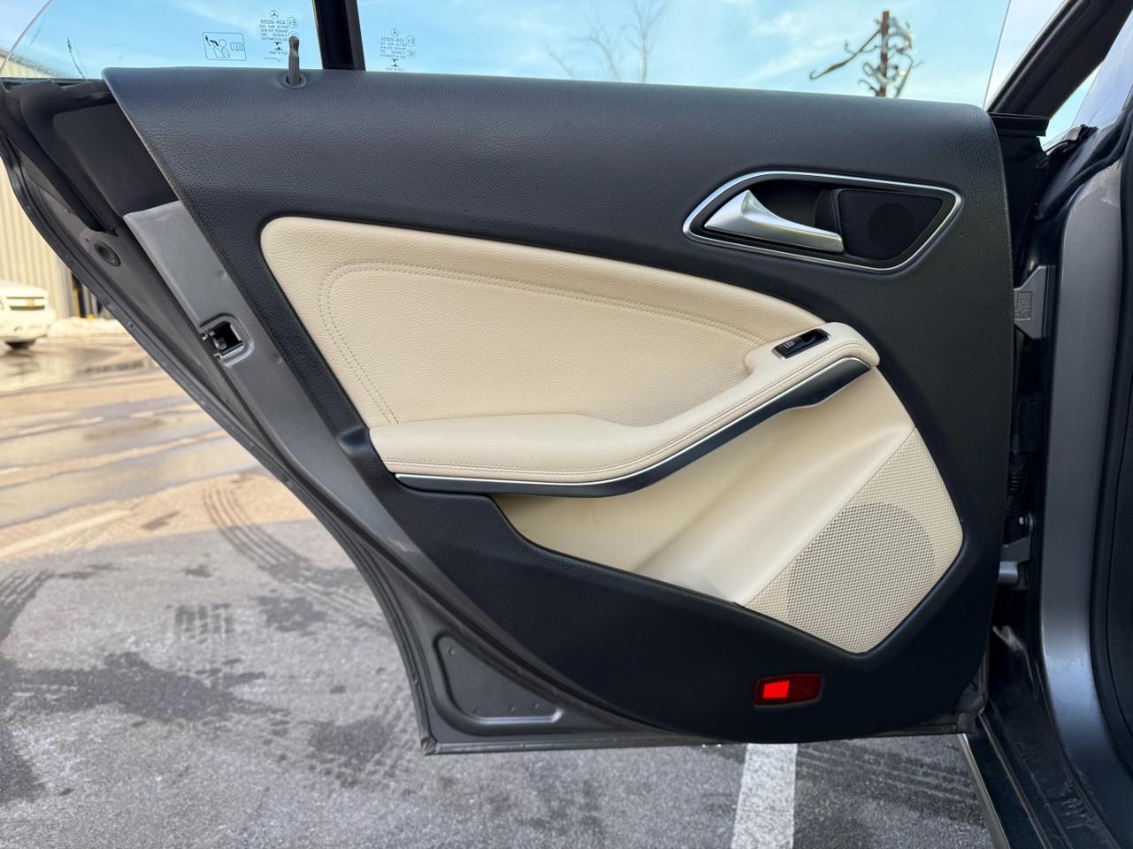 Mercedes-Benz CLA-Class 4dr Sdn CLA 250 FWD 2014