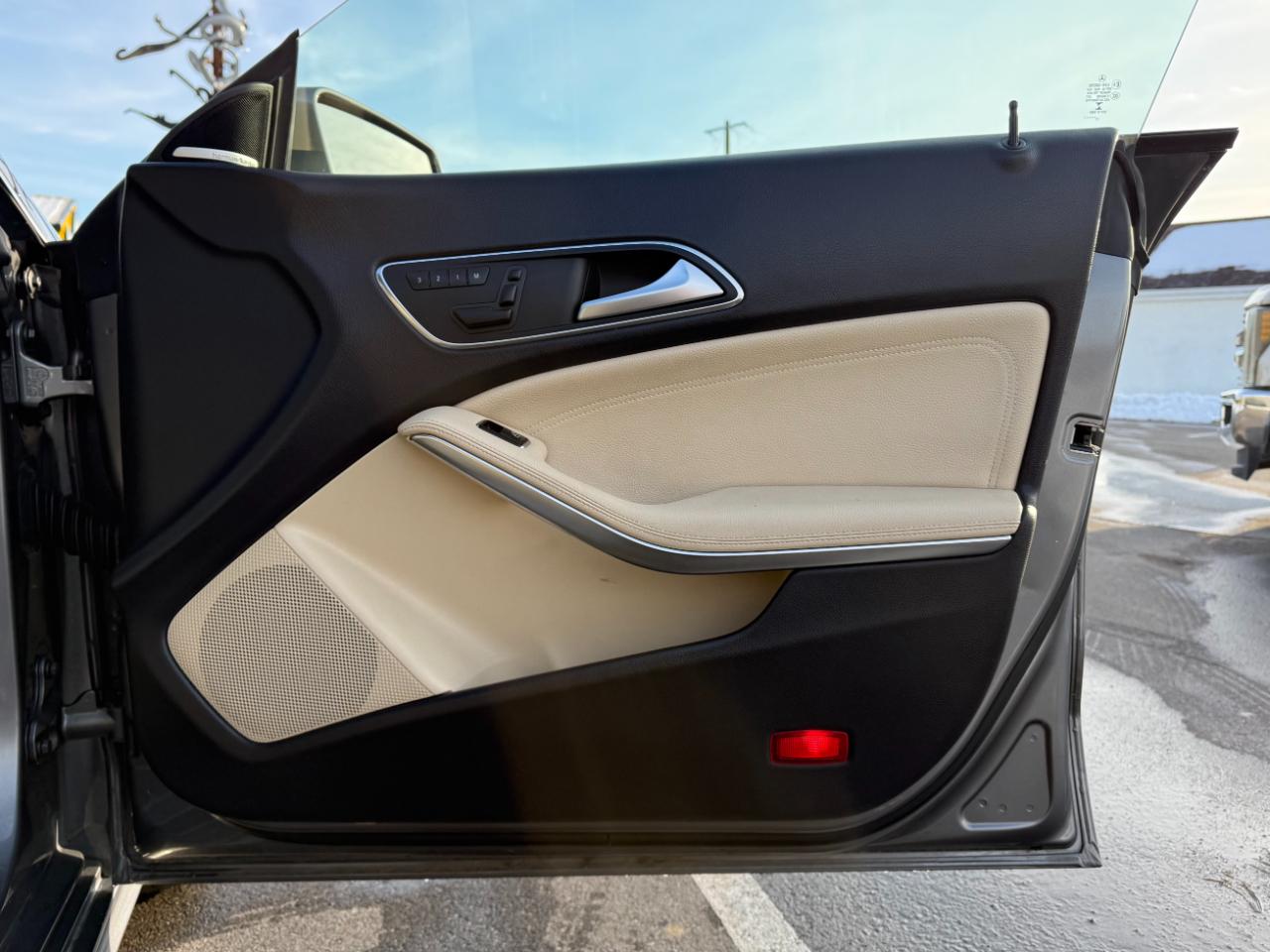 Mercedes-Benz CLA-Class 4dr Sdn CLA 250 FWD 2014