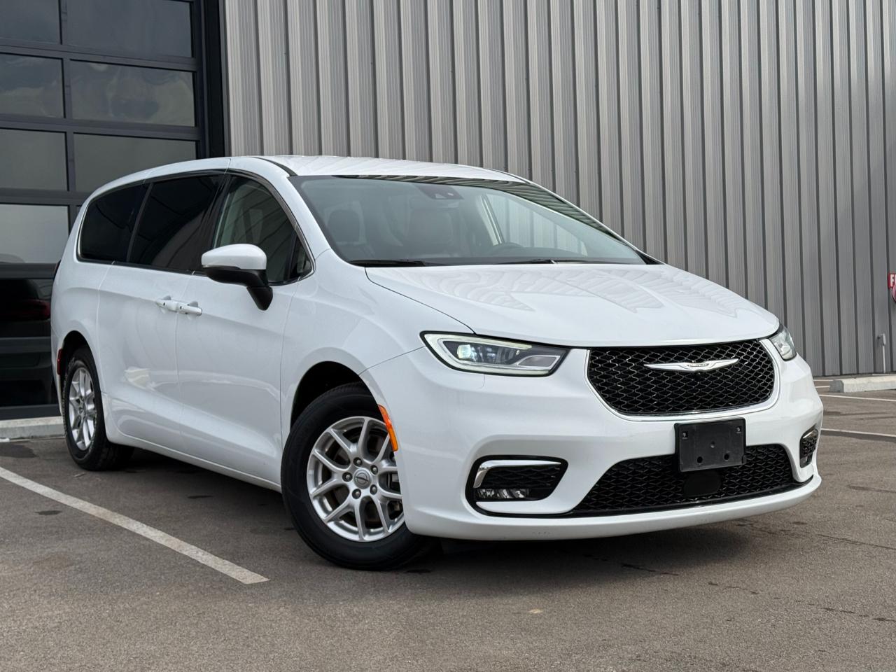 Chrysler Pacifica Touring L FWD 2023