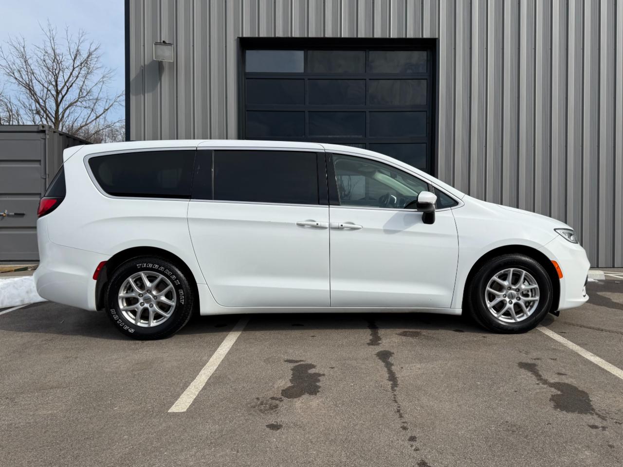 Chrysler Pacifica Touring L FWD 2023