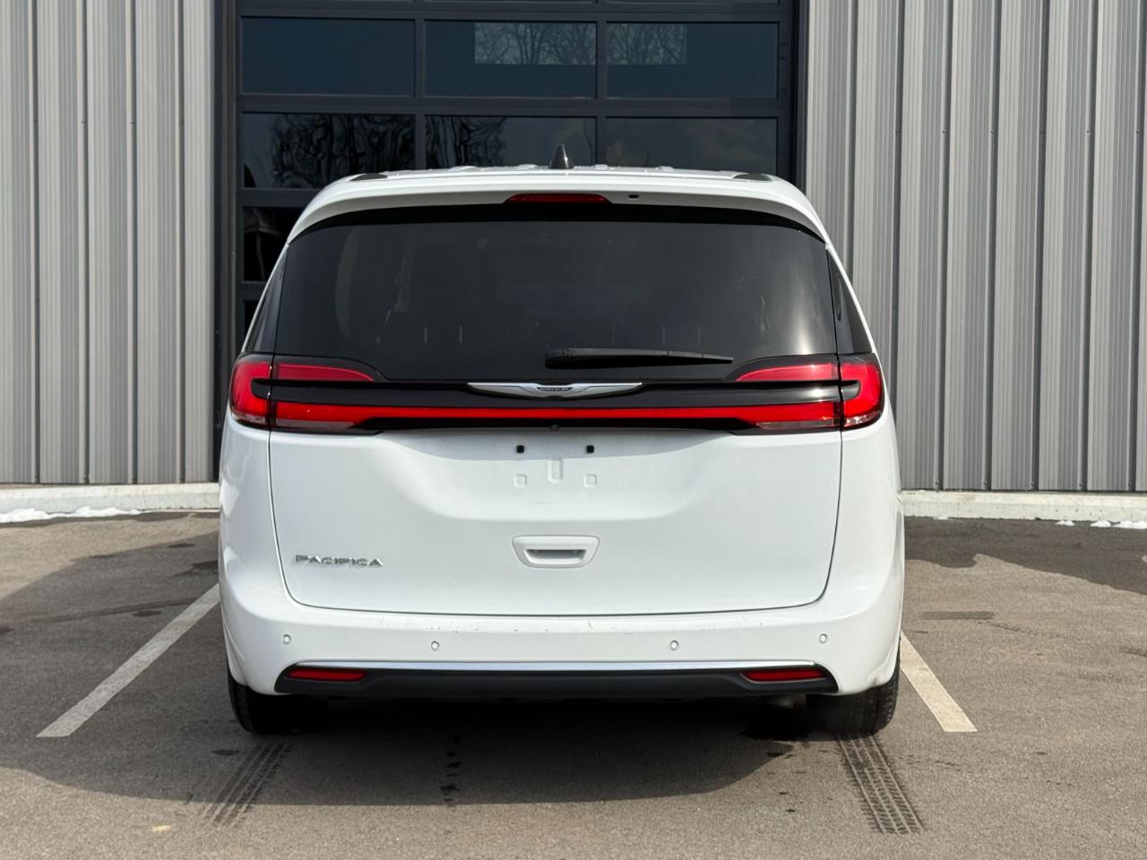 Chrysler Pacifica Touring L FWD 2023
