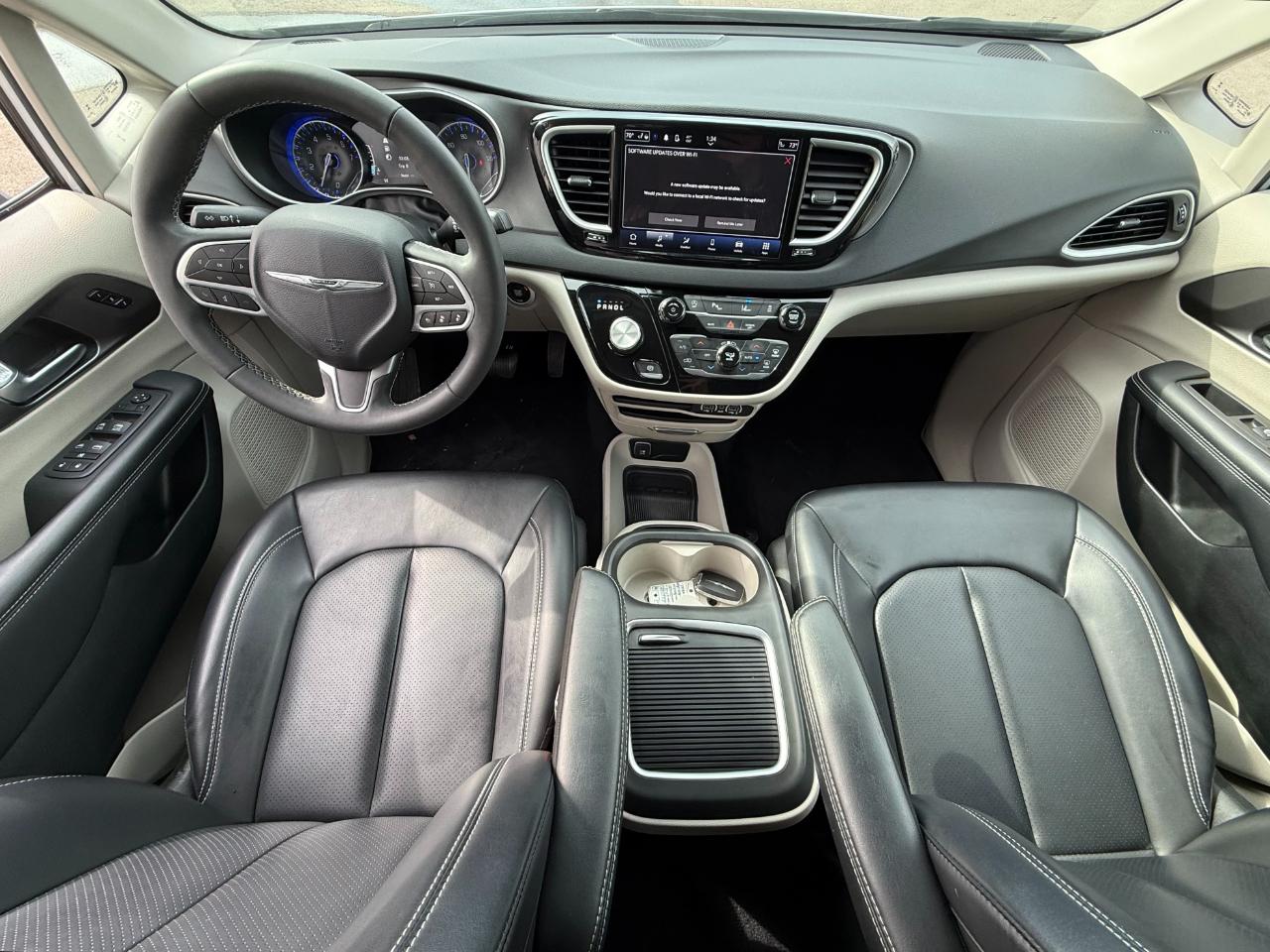 Chrysler Pacifica Touring L FWD 2023