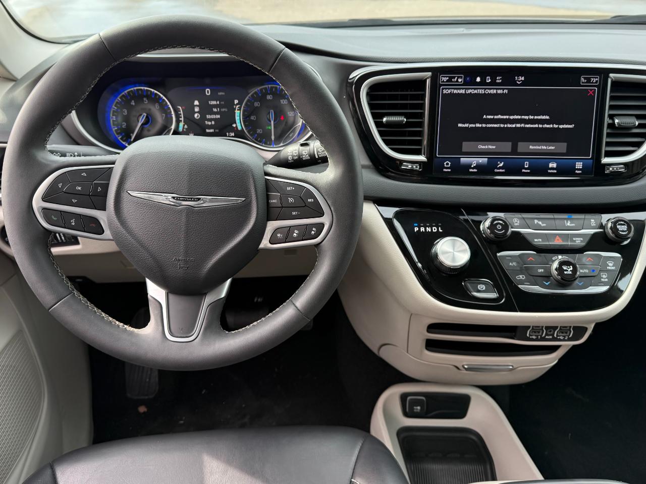 Chrysler Pacifica Touring L FWD 2023