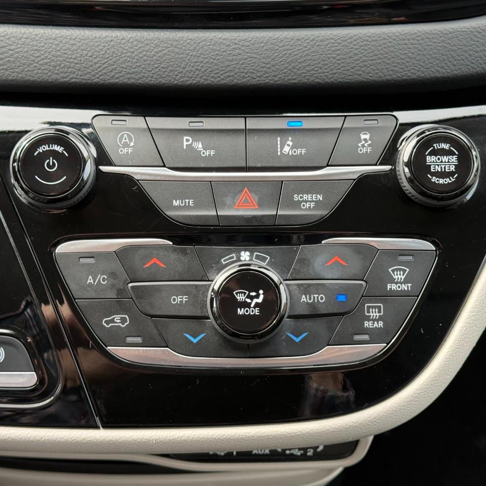 Chrysler Pacifica Touring L FWD 2023