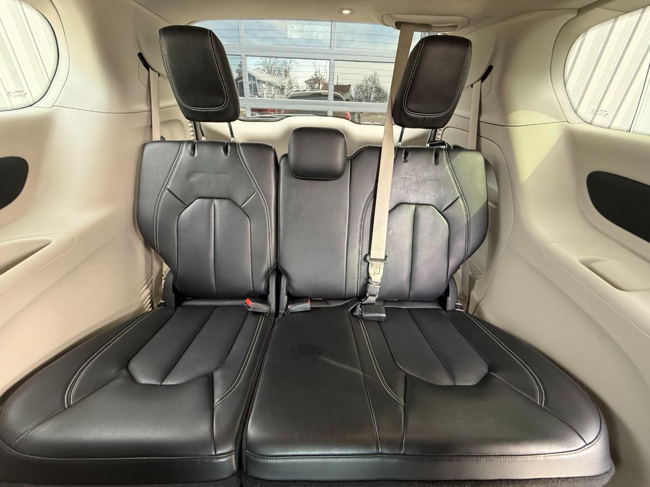 Chrysler Pacifica Touring L FWD 2023