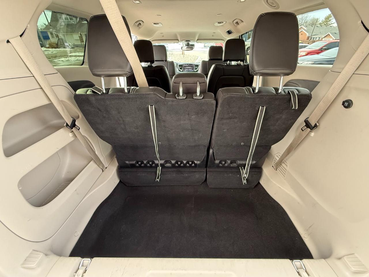 Chrysler Pacifica Touring L FWD 2023