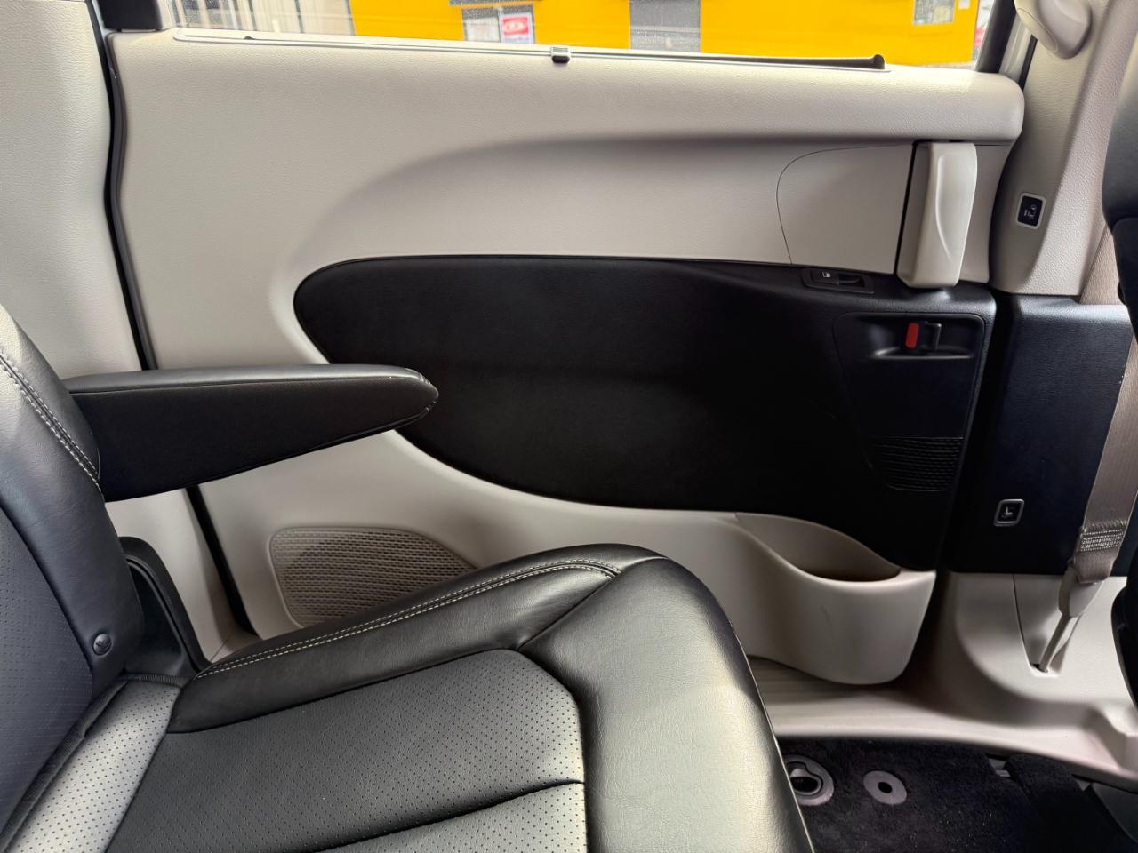 Chrysler Pacifica Touring L FWD 2023