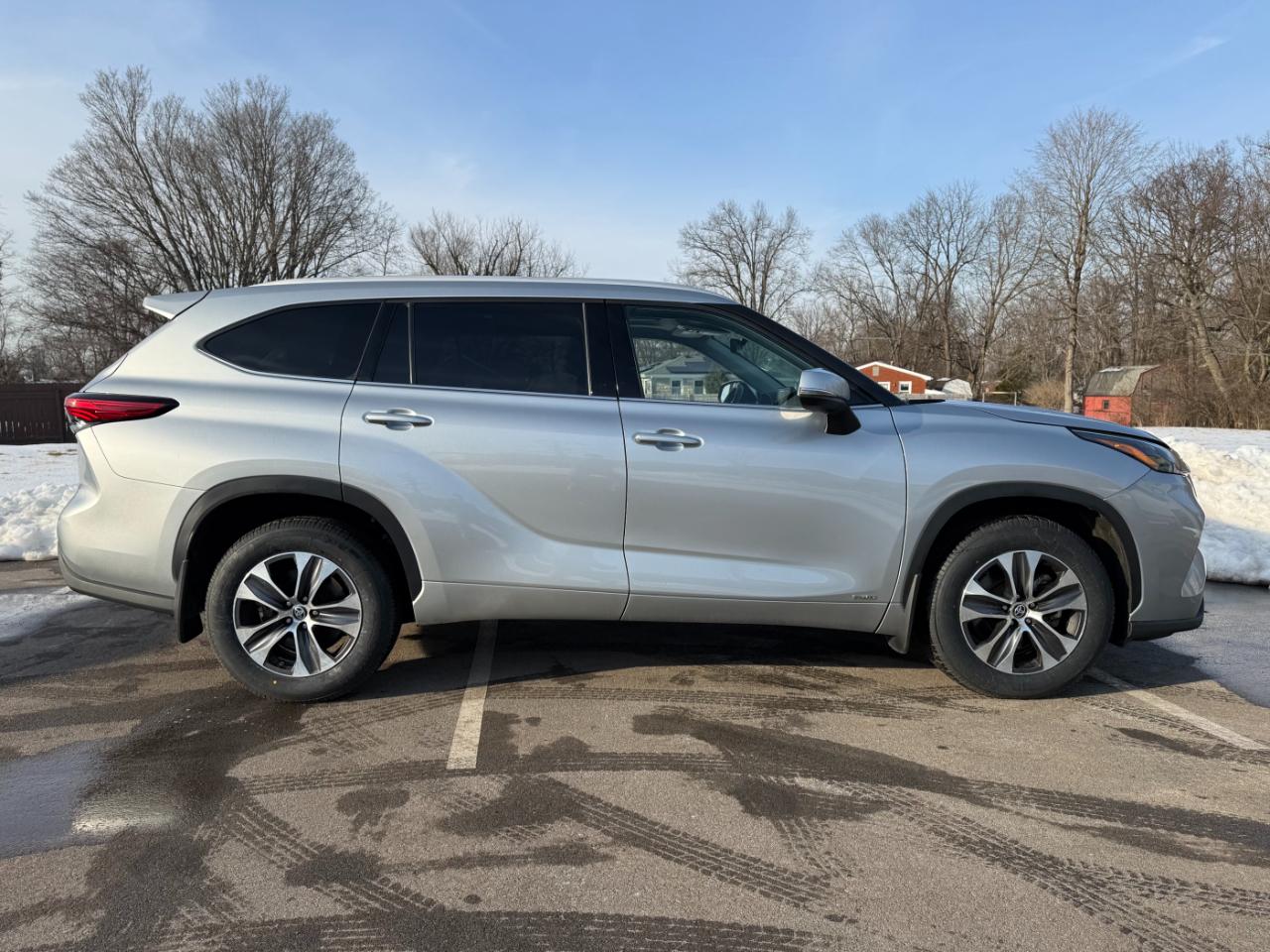 Toyota Highlander Hybrid XLE AWD (Natl) 2022