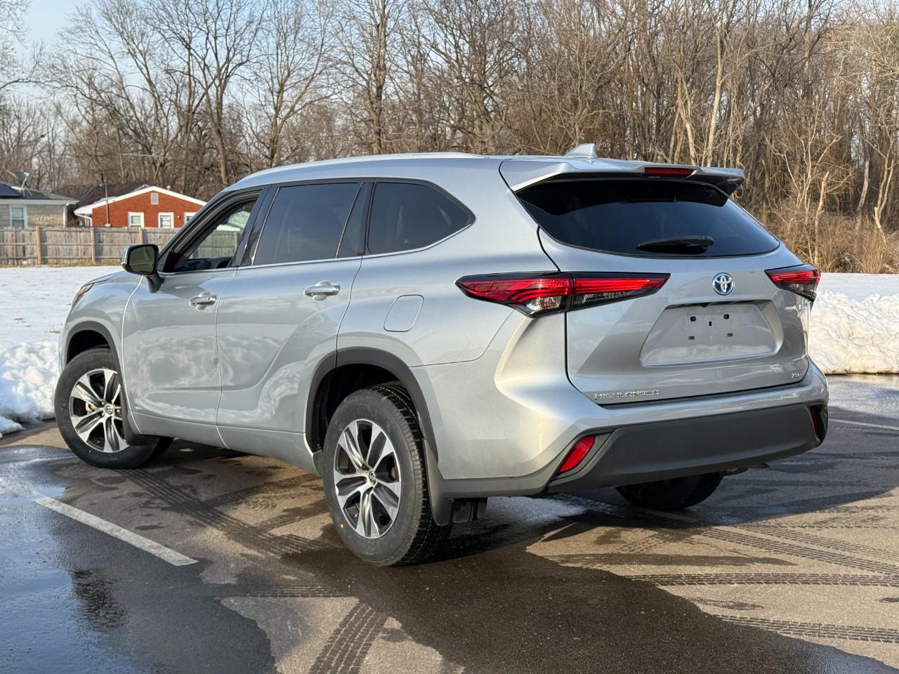 Toyota Highlander Hybrid XLE AWD (Natl) 2022