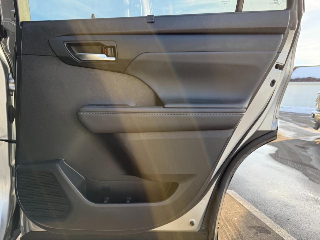 Toyota Highlander Hybrid XLE AWD (Natl) 2022