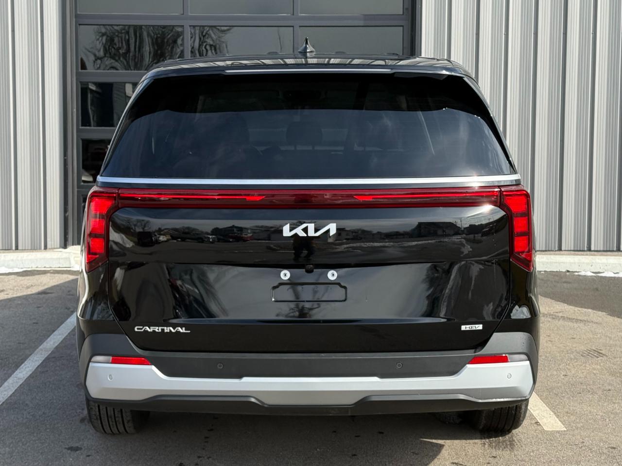 Kia Carnival Hybrid LXS FWD 2026