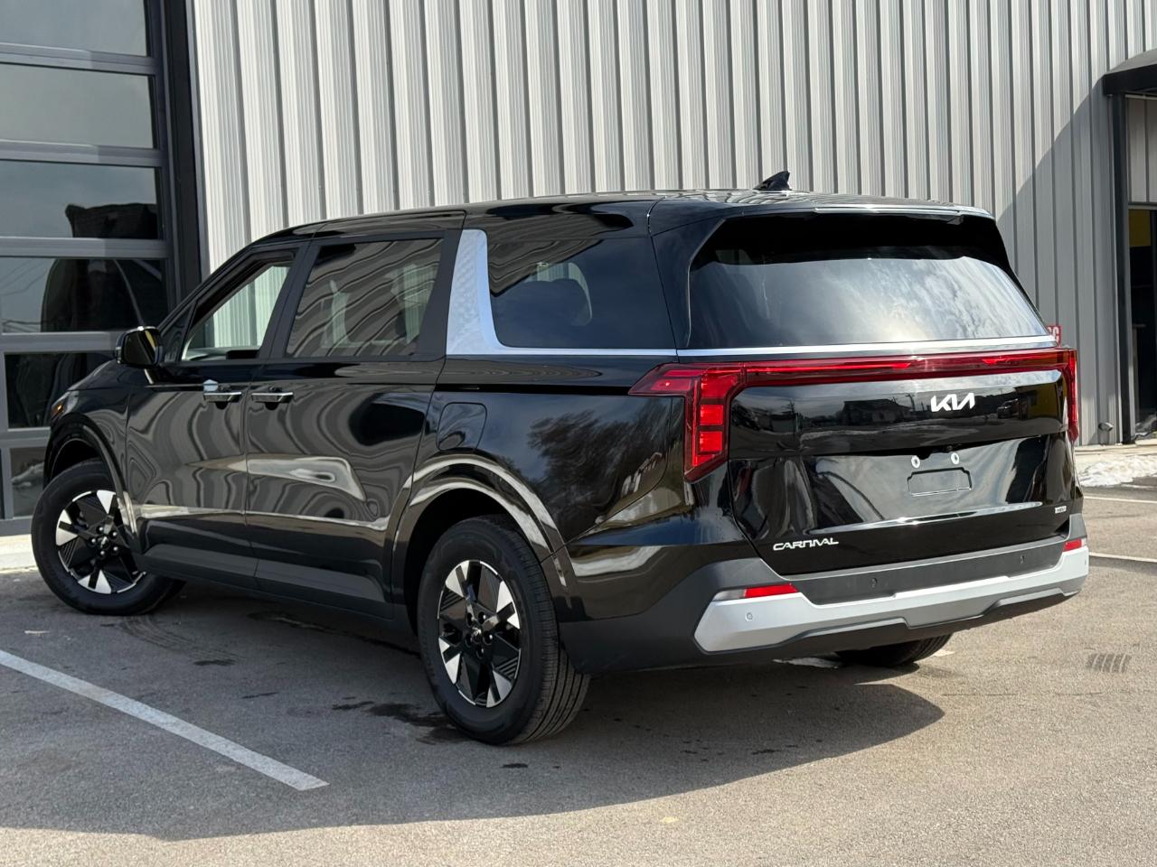 Kia Carnival Hybrid LXS FWD 2026