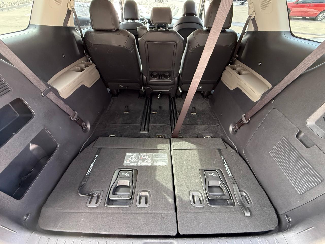 Kia Carnival Hybrid LXS FWD 2026